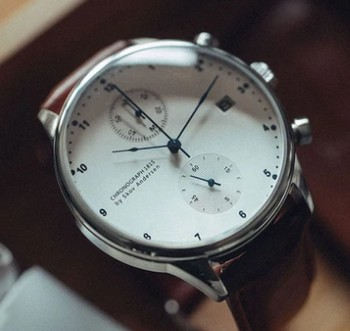 パールホワイト